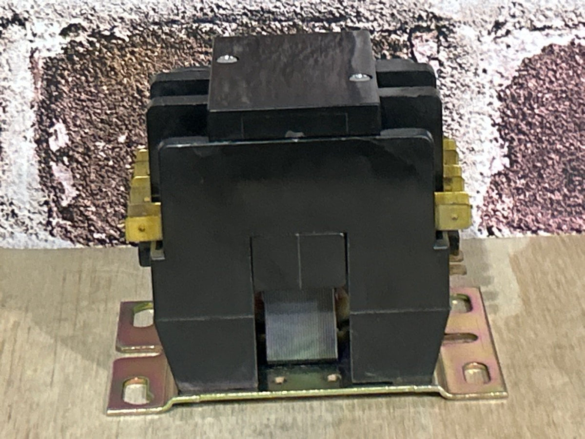 24 V, 50/60 Hz, 25 Amps 3 Pole Contactor