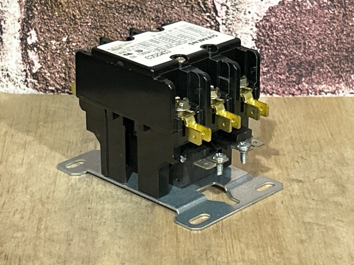 24 V, 50/60 Hz, 25 Amps 3 Pole Contactor