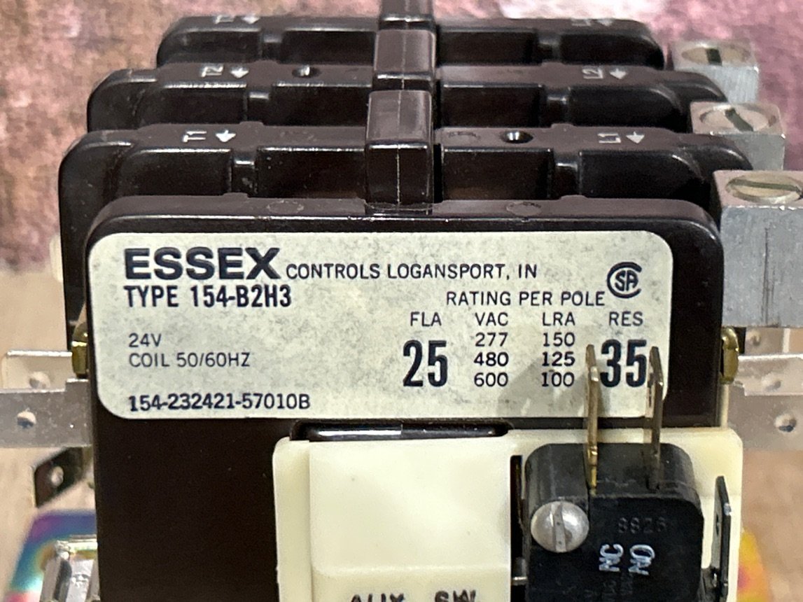 24 V, 50/60 Hz, 25 Amps 3 Pole Contactor