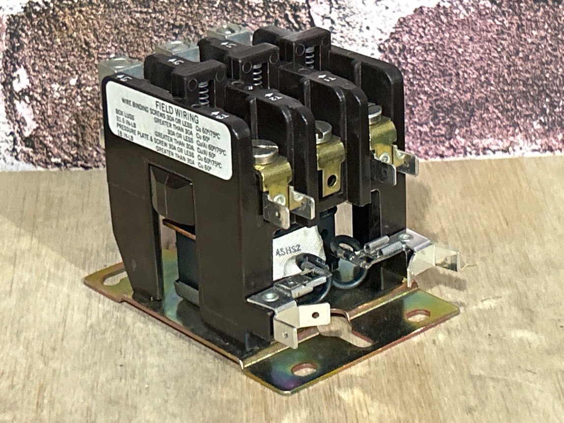 24 V, 50/60 Hz, 25 Amps 3 Pole Contactor