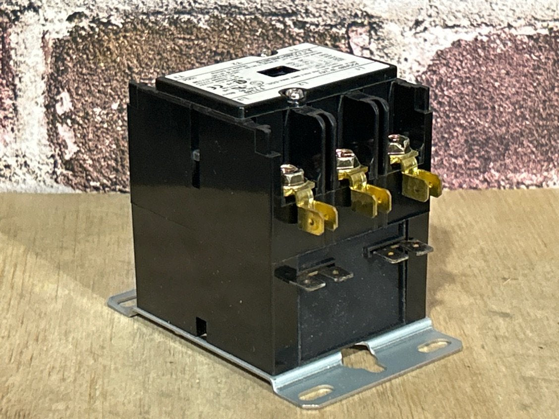 24 V, 50/60 Hz, 25 Amps 3 Pole Contactor