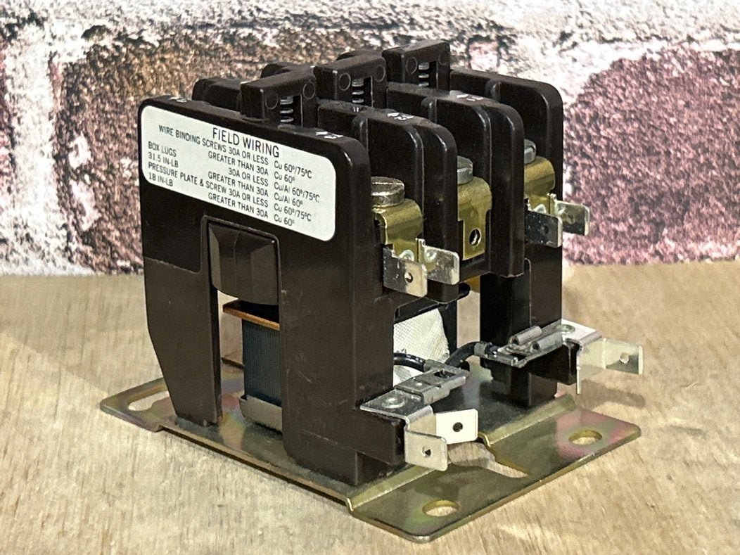 24 V, 50/60 Hz, 25 Amps 3 Pole Contactor