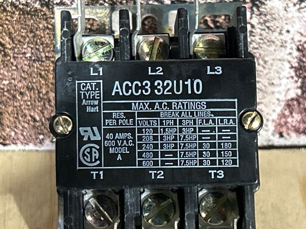 24 V, 50/60 Hz, 30 Amps 3 Pole Contactor
