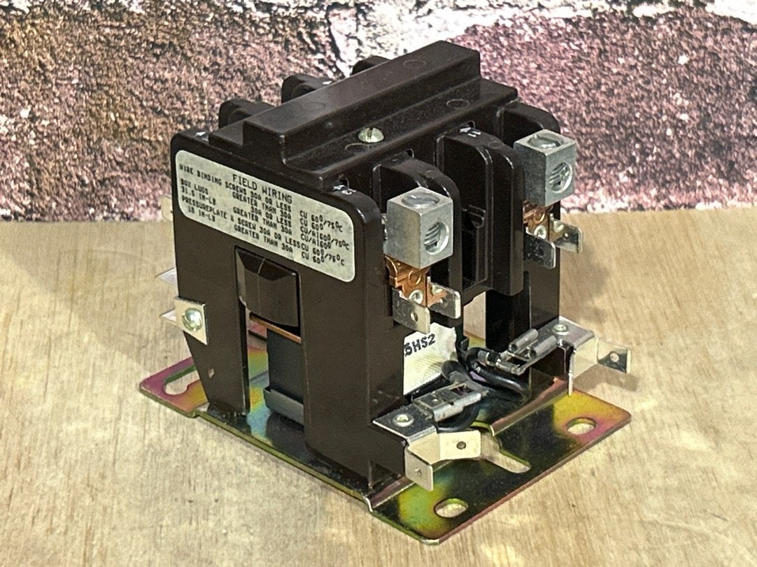 24 V, 50/60 Hz, 40 Amps 2 Pole Contactor