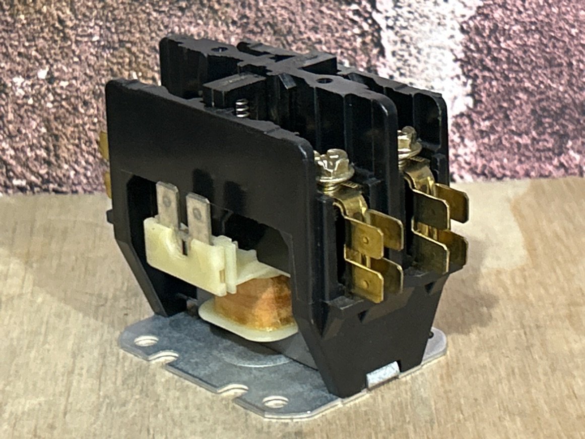 208/240 V, 50/60 Hz, 30 Amps 2 Pole Contactor