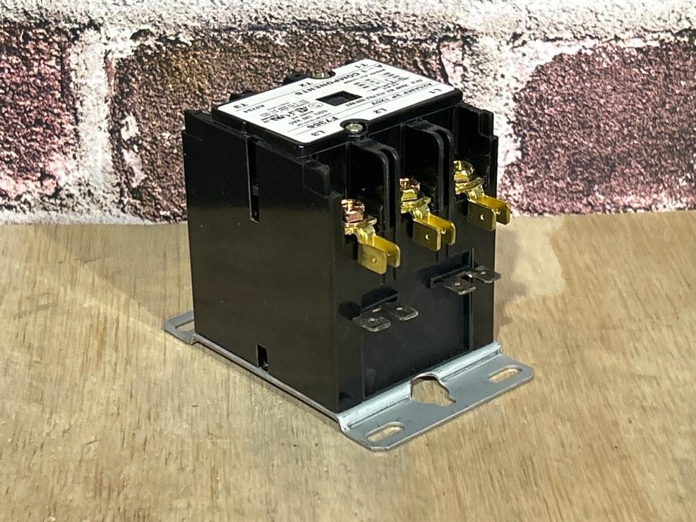 120 V, 50/60 Hz, 25 Amps 3 Pole Contactor