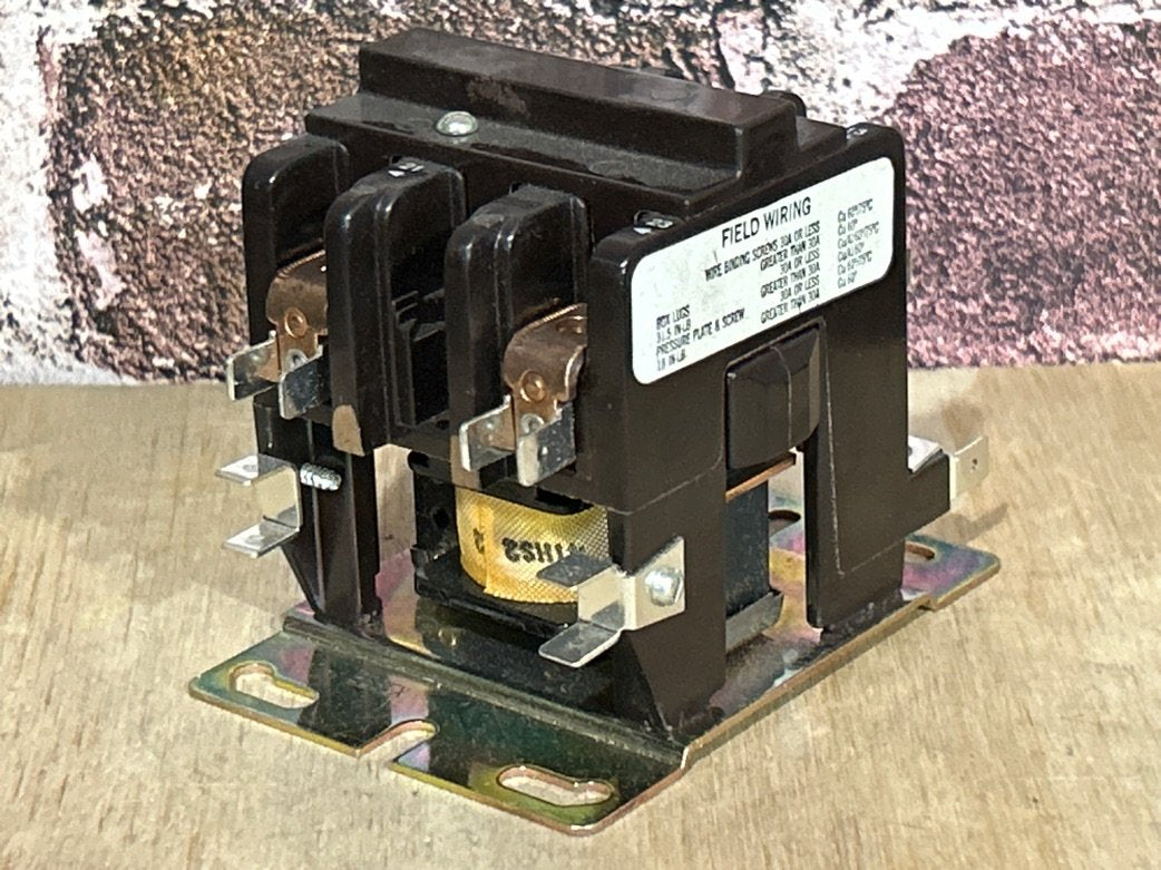 120V, 50/60 Hz, 40 Amps 2 Pole Contactor