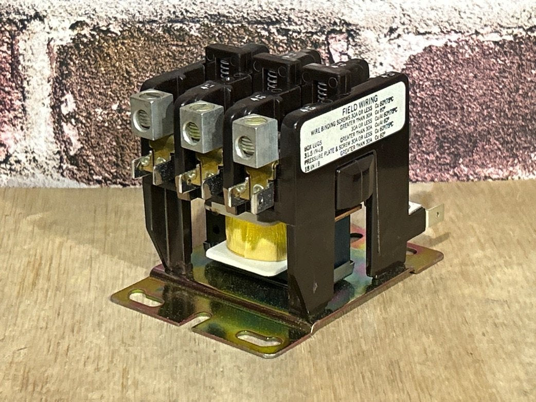 24 V, 50/60 Hz, 25 Amps 3 Pole Contactor