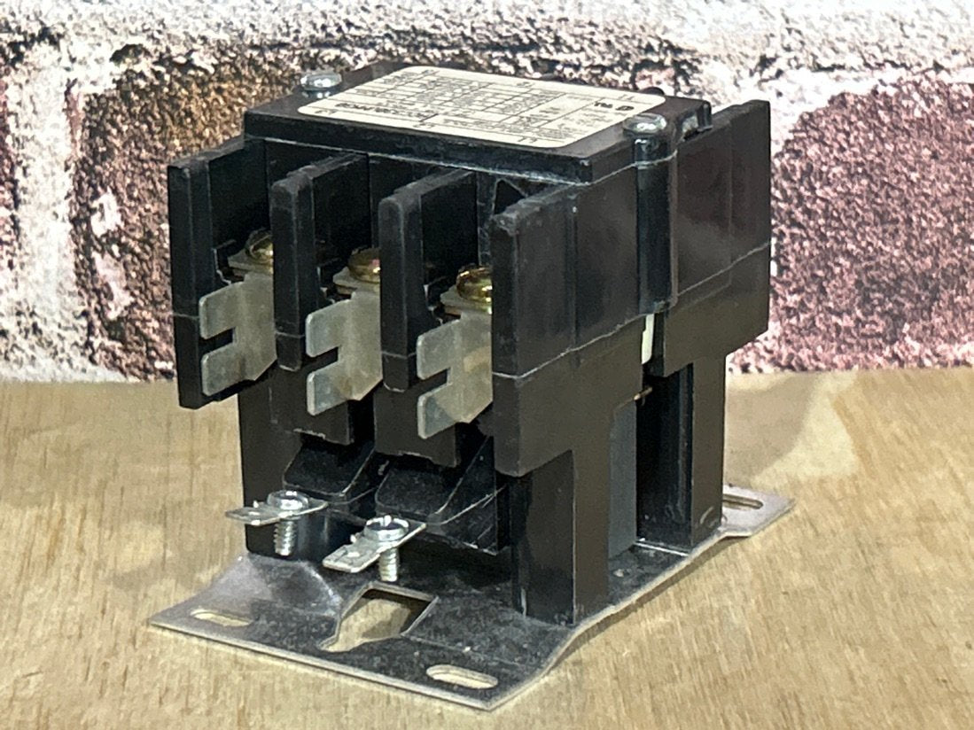 208/240 V, 50/60 Hz, 30 Amps 3 Pole Contactor
