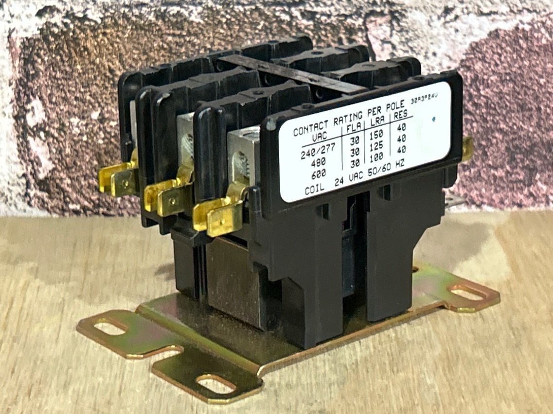 24 V, 50/60 Hz, 30 Amps 3 Pole Contactor