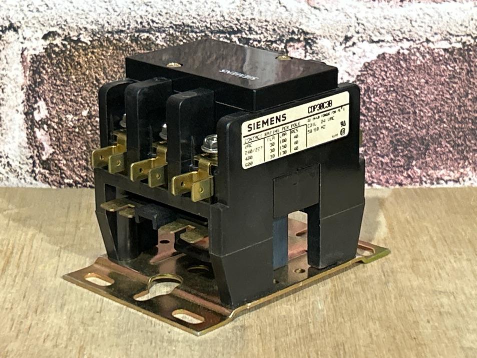 24 V, 50/60 Hz, 30 Amps 3 Pole Contactor
