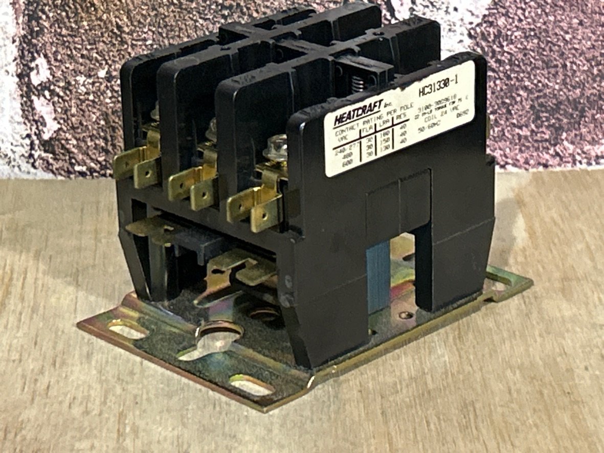 24 V, 50/60 Hz, 30 Amps 3 Pole Contactor