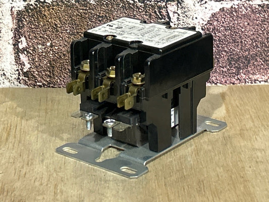 208/240 V, 50/60 Hz, 30 Amps 3 Pole Contactor