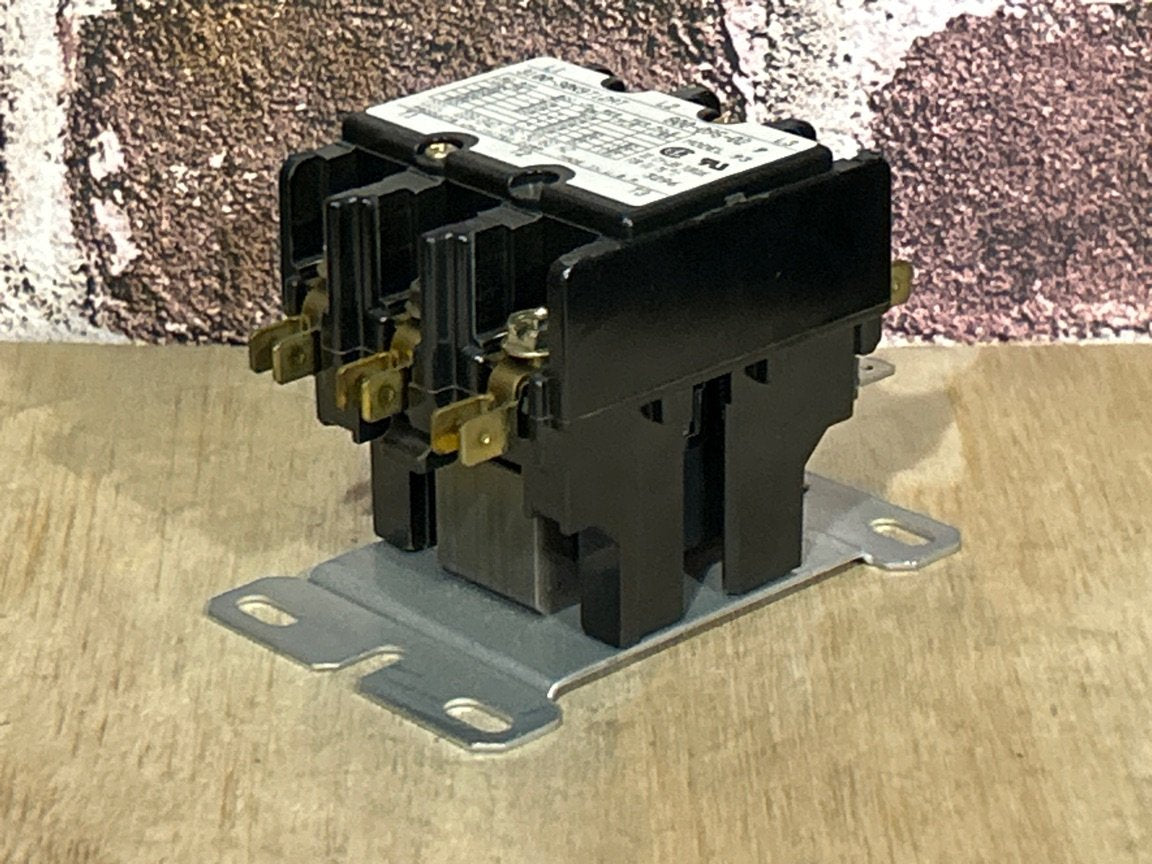 208/240 V, 50/60 Hz, 30 Amps 3 Pole Contactor
