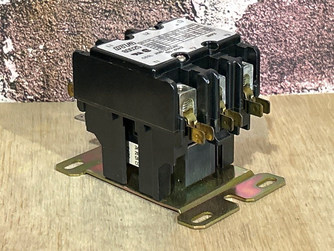 208/240 V, 50/60 Hz, 30 Amps 3 Pole Contactor