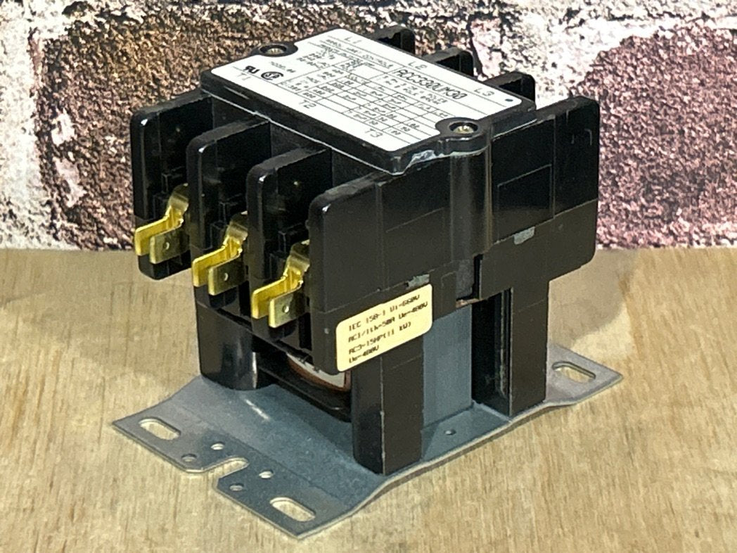 208/240 V, 50/60 Hz, 30 Amps 3 Pole Contactor