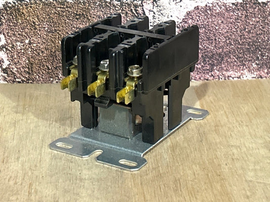 208/240 V, 50/60 Hz, 30 Amps 3 Pole Contactor