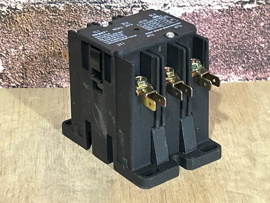 24 V, 50/60 Hz, 30 Amps 3 Pole Contactor