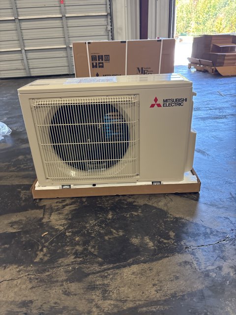 12,000 BTU Single-Zone Outdoor Inverter Heat Pump Mini Split Unit, 20 SEER2 208-230/60/1 R-410A