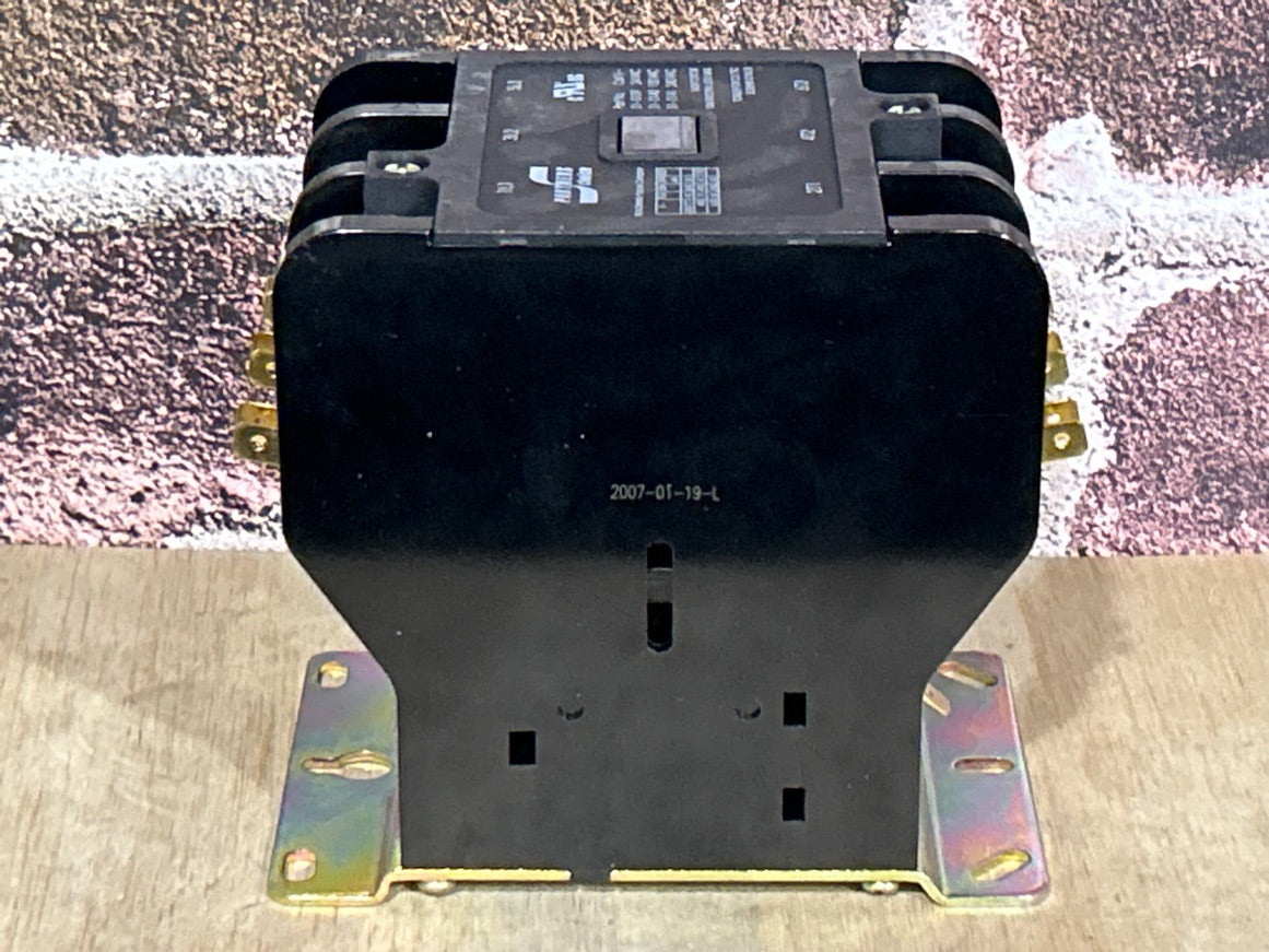 24 V, 50/60 Hz, 90 Amps 3 Pole Contactor