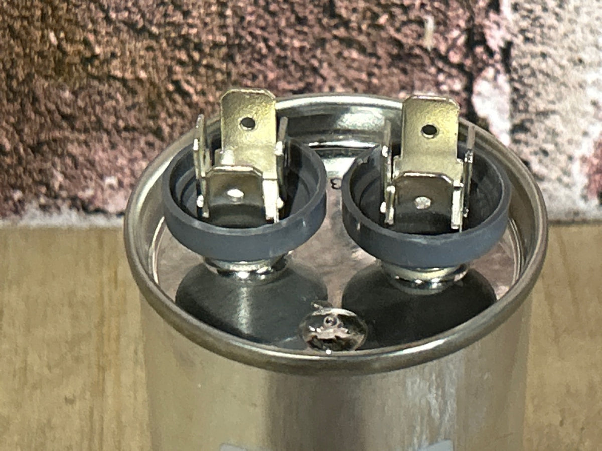 370 Vac, 5MFD 50/60 Hz, Round Capacitor