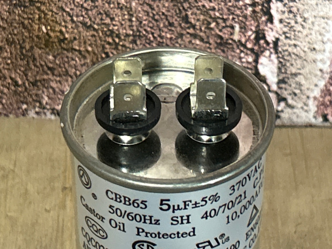 370 Vac, 5MFD 50/60 Hz, Round Capacitor
