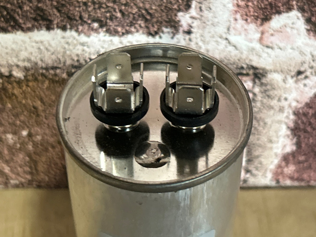 370 Vac, 60MFD 50/60 Hz, Round Capacitor