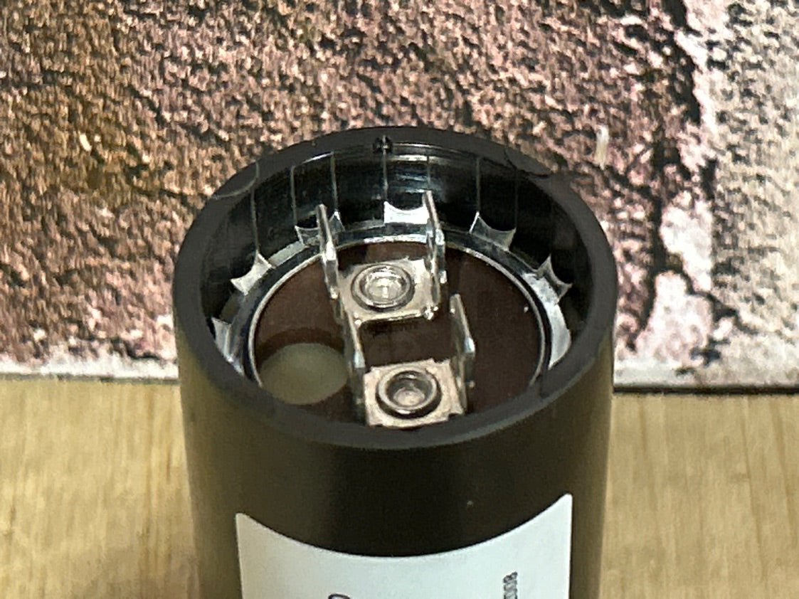 370 Vac, 5MFD 50/60 Hz, Round Capacitor