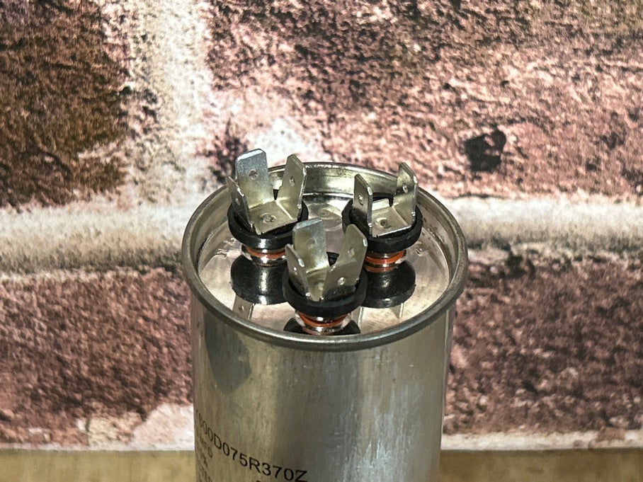 370 Vac, 60+7.5MFD 50/60 Hz, Round Capacitor