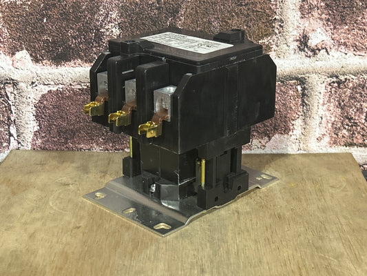 120 V, 50/60 Hz, 90 Amps 3 Pole Contactor