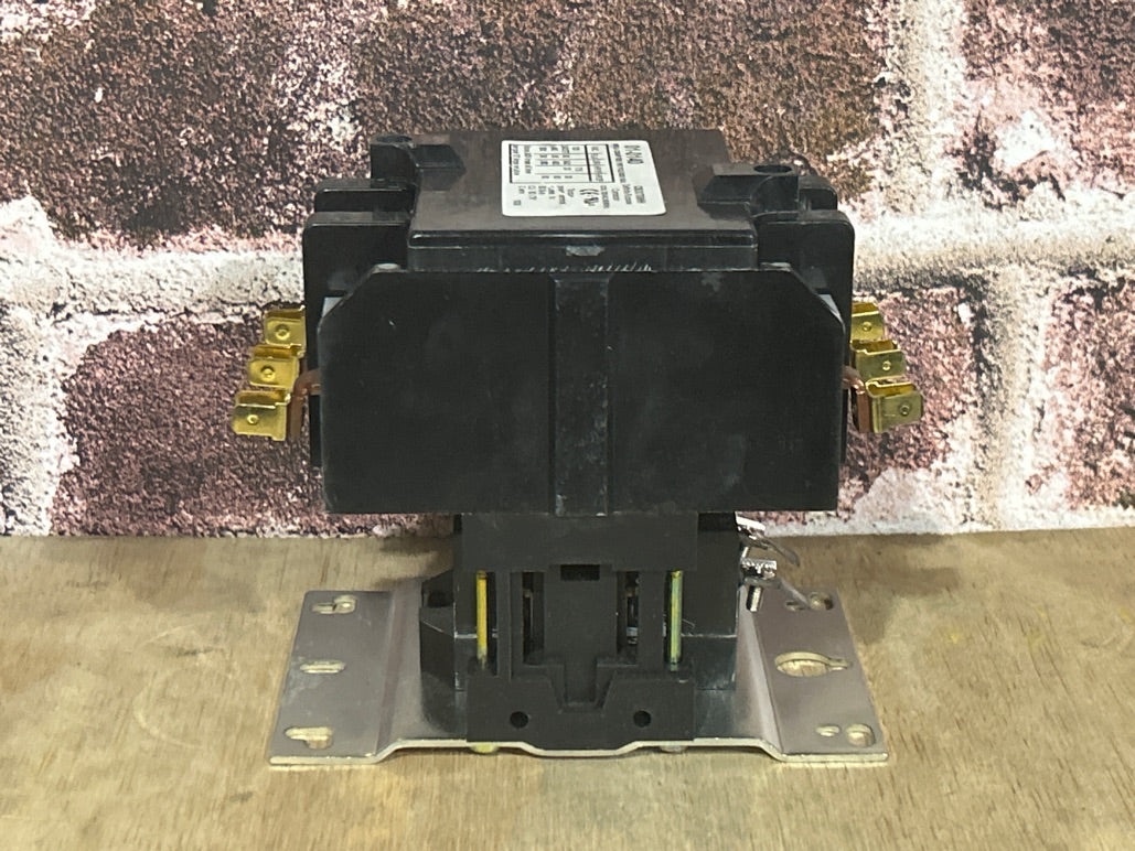 120 V, 50/60 Hz, 90 Amps 3 Pole Contactor