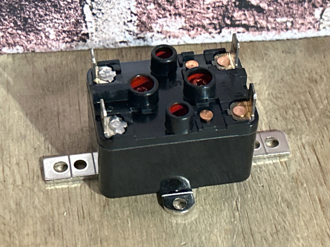 120 V, 50/60 Hz, 25 Amps, Relay
