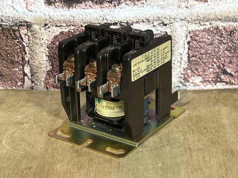 24 V, 50/60 Hz, 30 Amps 3 Pole Contactor