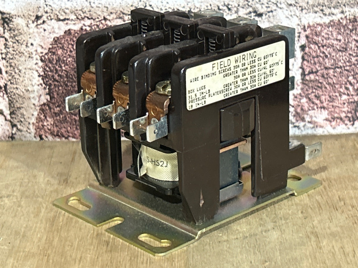 24 V, 50/60 Hz, 30 Amps 3 Pole Contactor