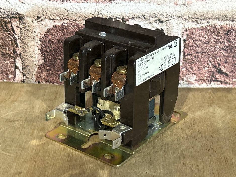 24 V, 50/60 Hz, 40 Amps 3 Pole Contactor