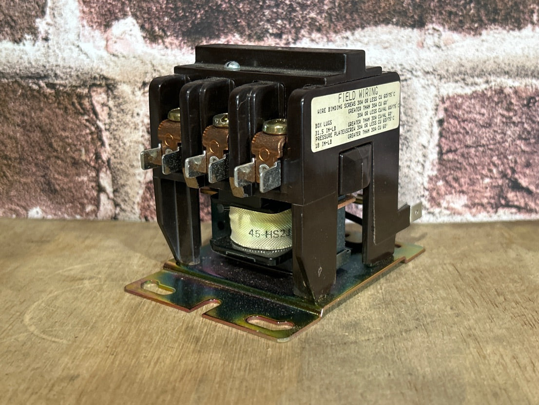24 V, 50/60 Hz, 40 Amps 3 Pole Contactor