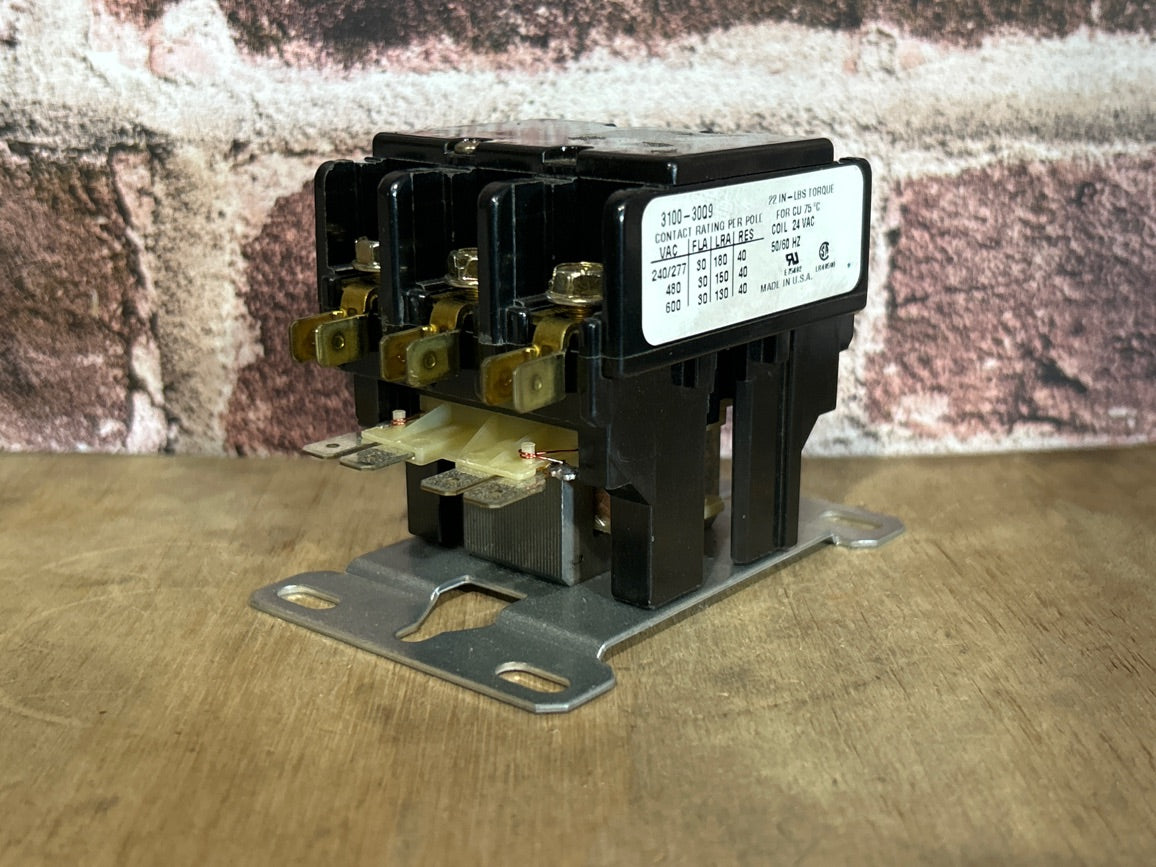 24 V, 50/60 Hz, 30 Amps 3 Pole Contactor
