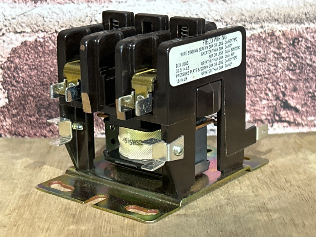24 V, 50/60 Hz, 25 Amps 3 Pole Contactor