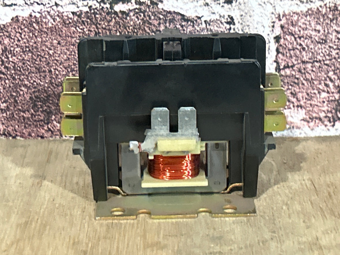24 V, 50/60 Hz, 30 Amps 2 Pole Contactor