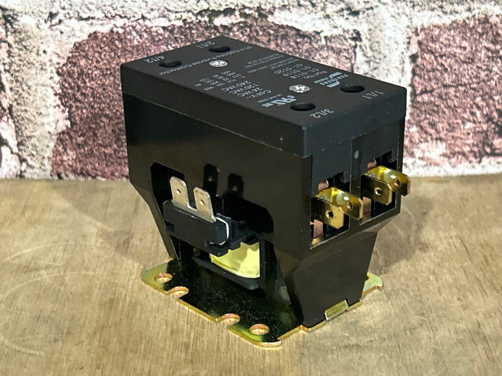 120 V, 50/60 Hz, 30 Amps 2 Pole Contactor