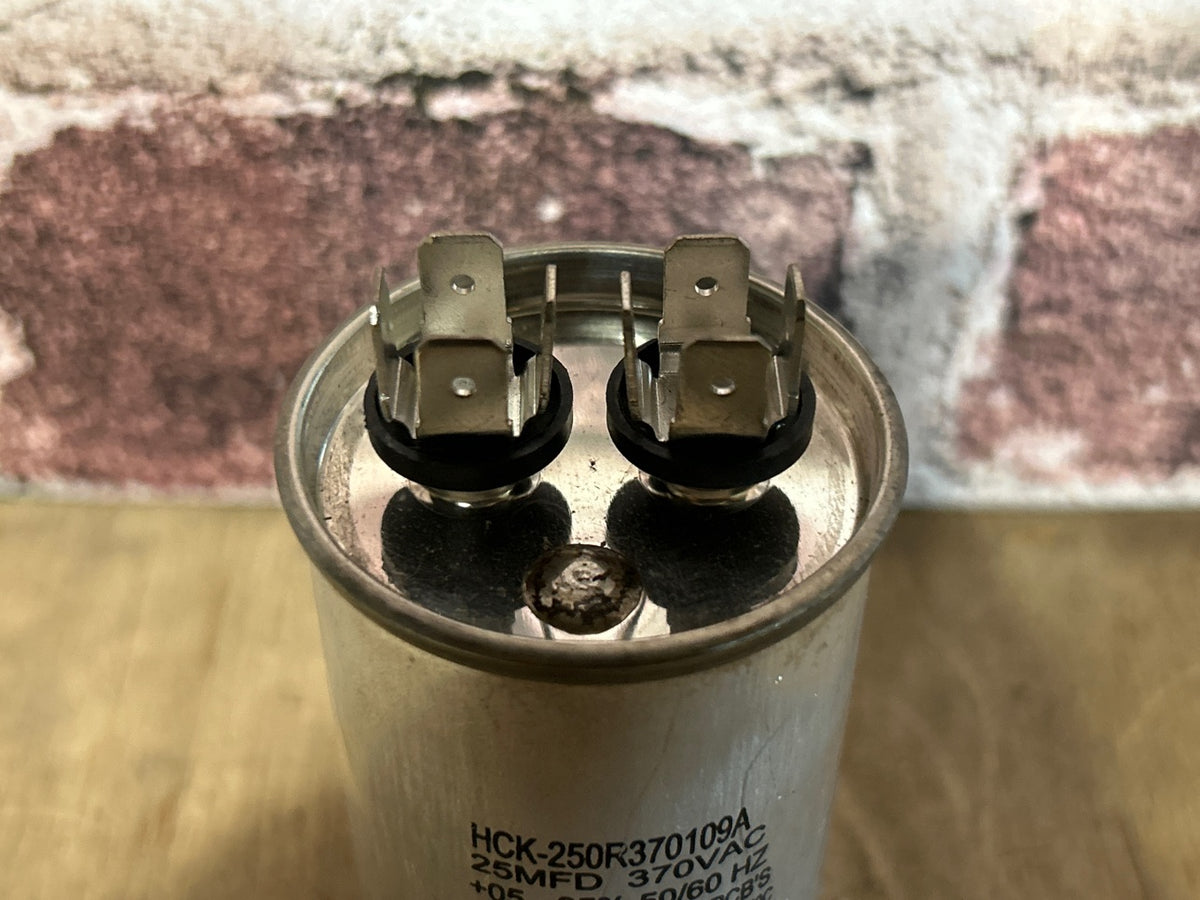 370 Vac, 25MFD 50/60 Hz, Round Capacitor