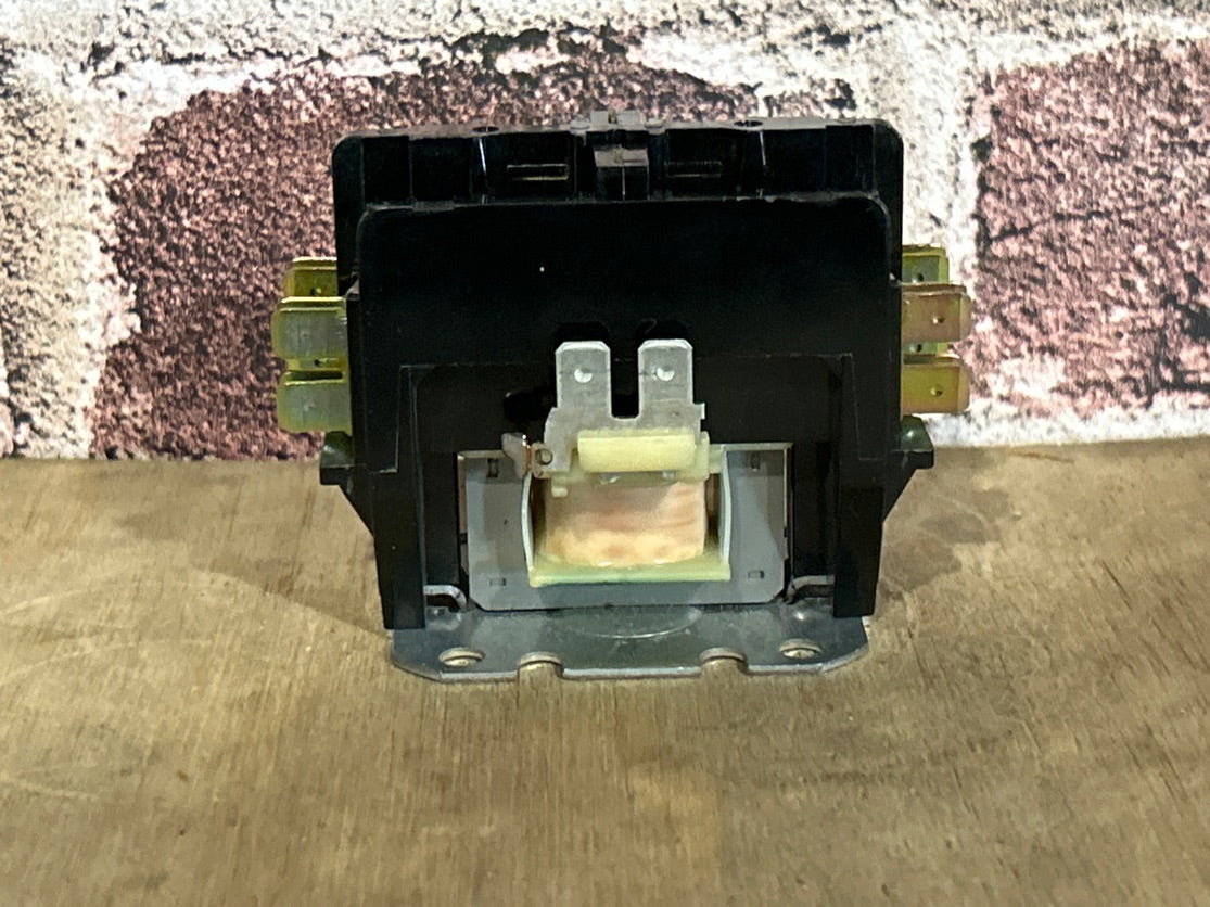 208/240 V, 50/60 Hz, 30 Amps 2 Pole Contactor