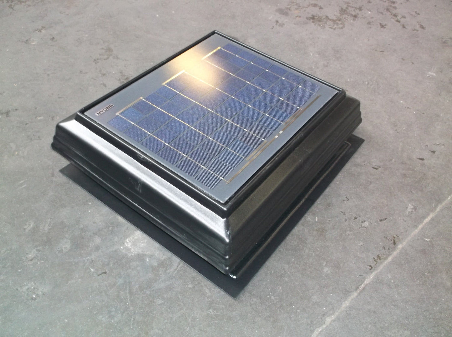 SURFACE MOUNT SOLAR POWER ATTIC VENTILATOR