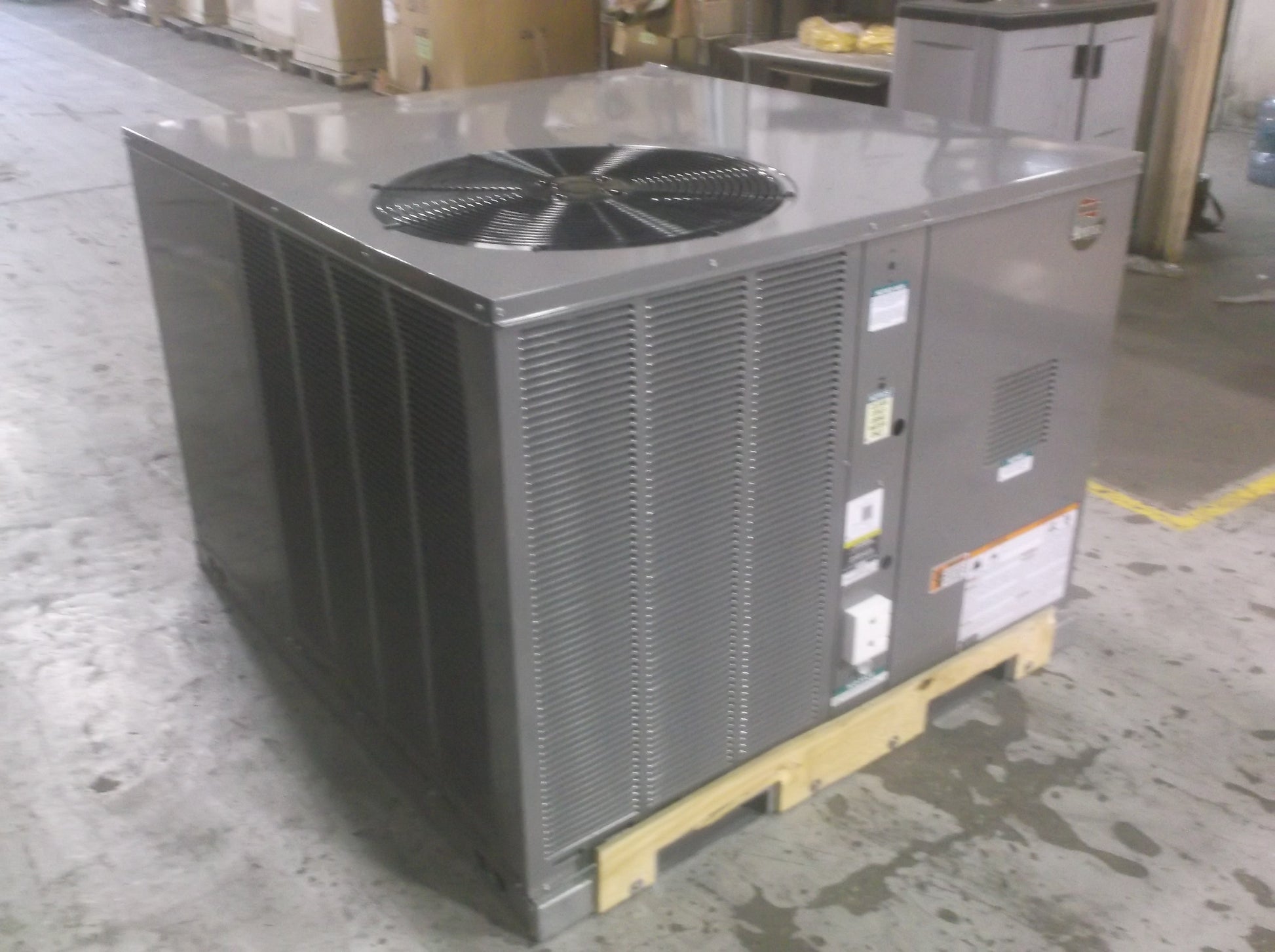 3 TON CONVERTIBLE GAS/ELECTRIC PACKAGE UNIT, 13 SEER 460/60/3 R-410A