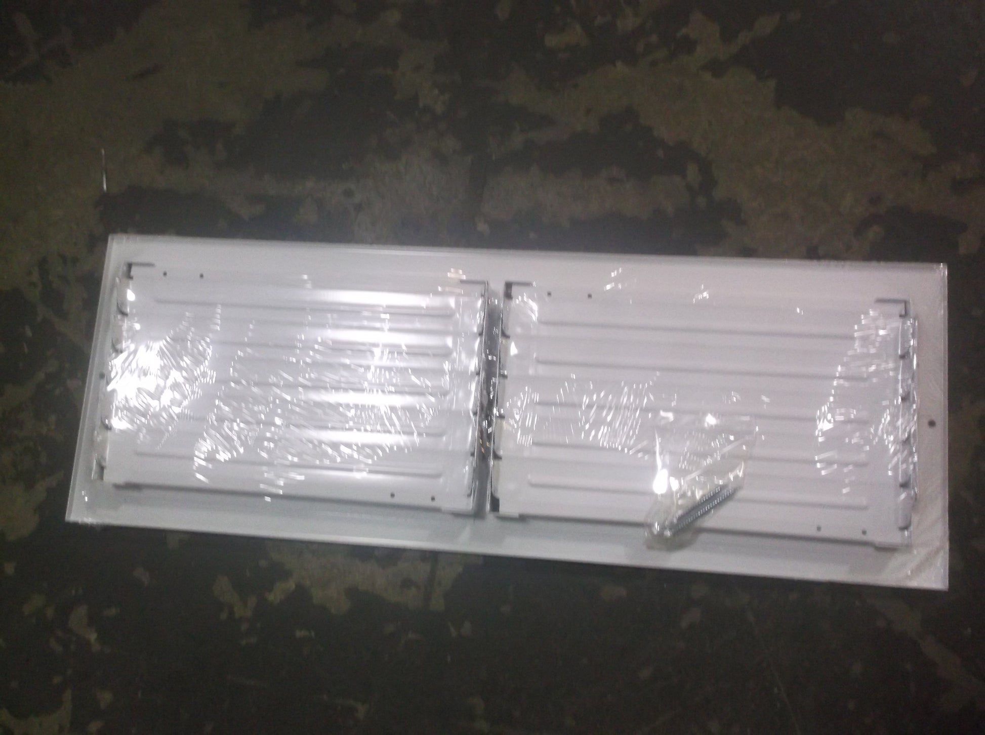 20" X 6" STAMPED,LANCED BLADES REGISTER WITH MULTI LOUVER DAMPER