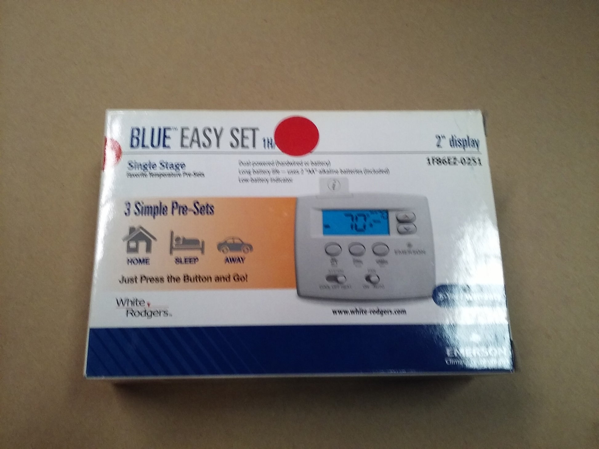 UNIVERSAL 24VOLT 1 HEAT/1 COOL "BLUE EASY SET" NON-PROGRAMMABLE SINGLE STAGE THERMOSTAT W/2" DIGITAL DISPLAY