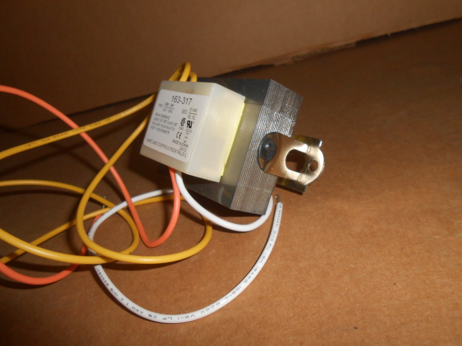 30 VA TRANSFORMER LEADS PRIMARY 240V/12V SEC