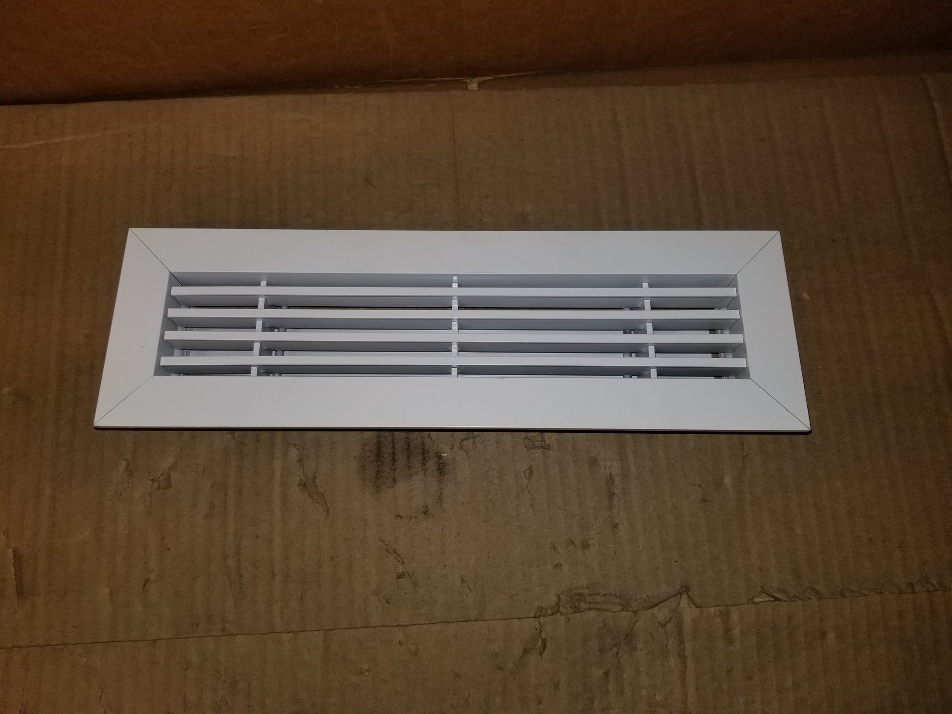 12" X 3" LINEAR DIFFUSER