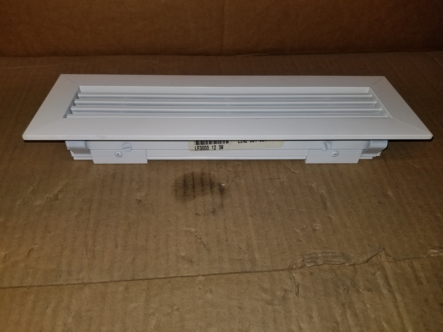 12" X 3" LINEAR DIFFUSER