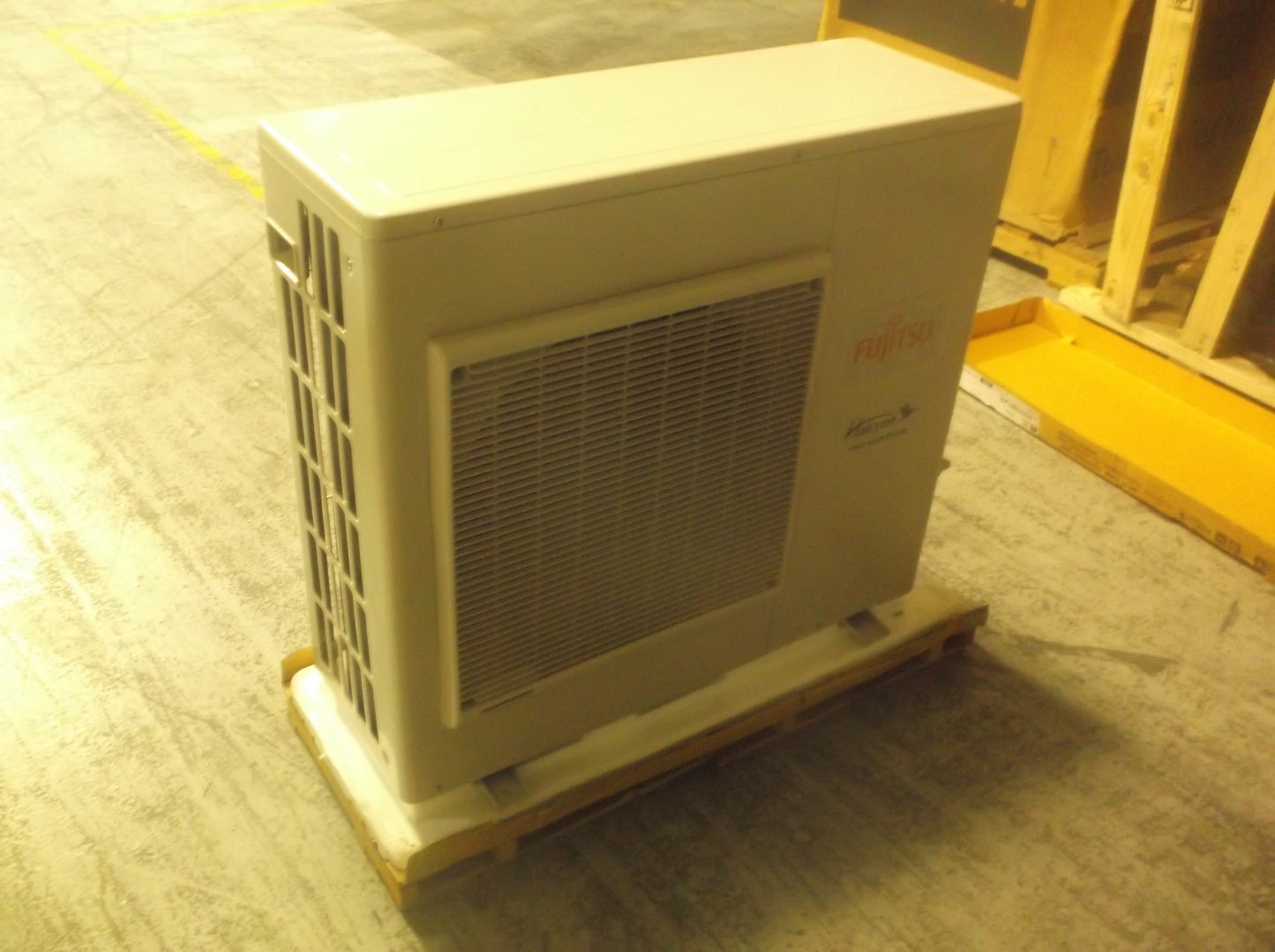 1.5 TON SINGLE-ZONE OUTDOOR MINI SPLIT HEAT PUMP CONDENSER UNIT, 19.2 SEER 208-230/60/1 R-410A